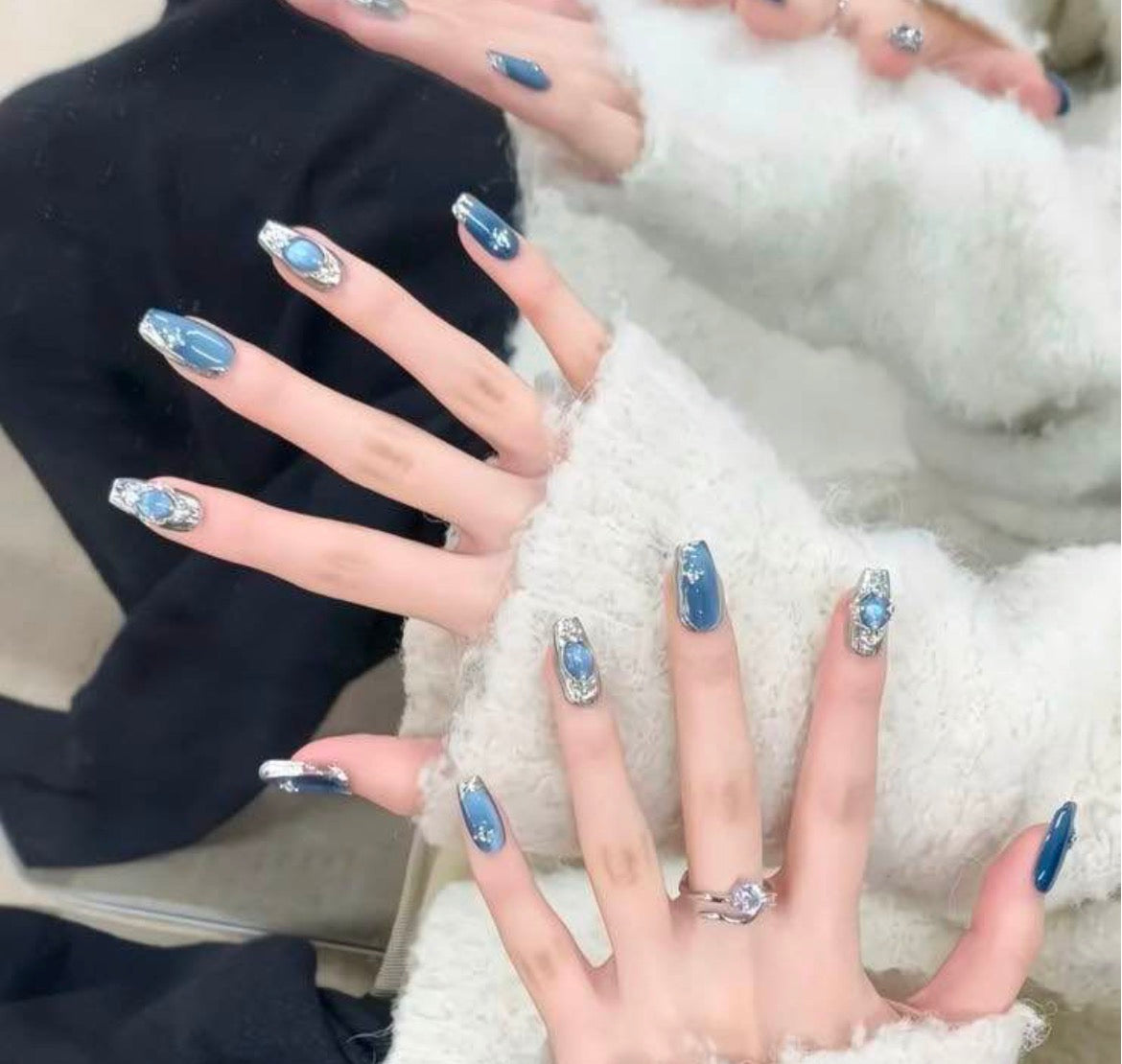 Silver Mist Cat-Eye Nails