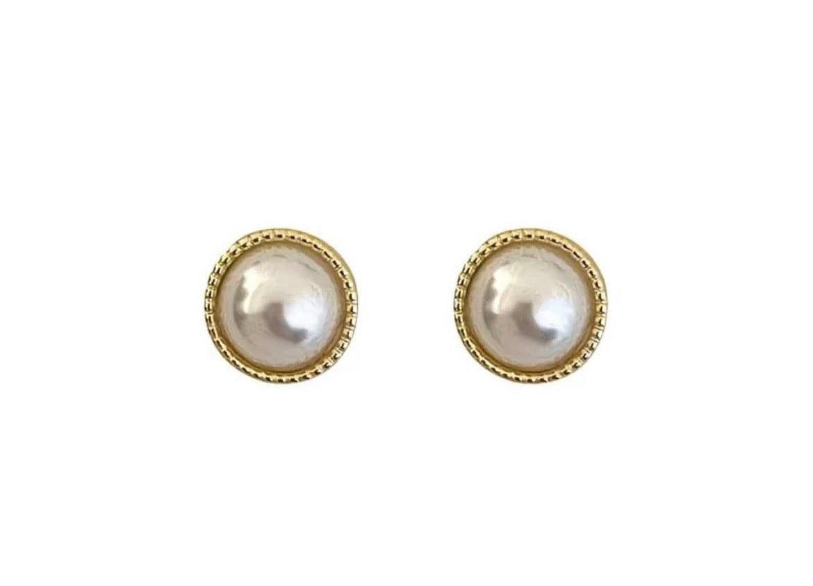 Royal Victoria Oval Pearl Earrings