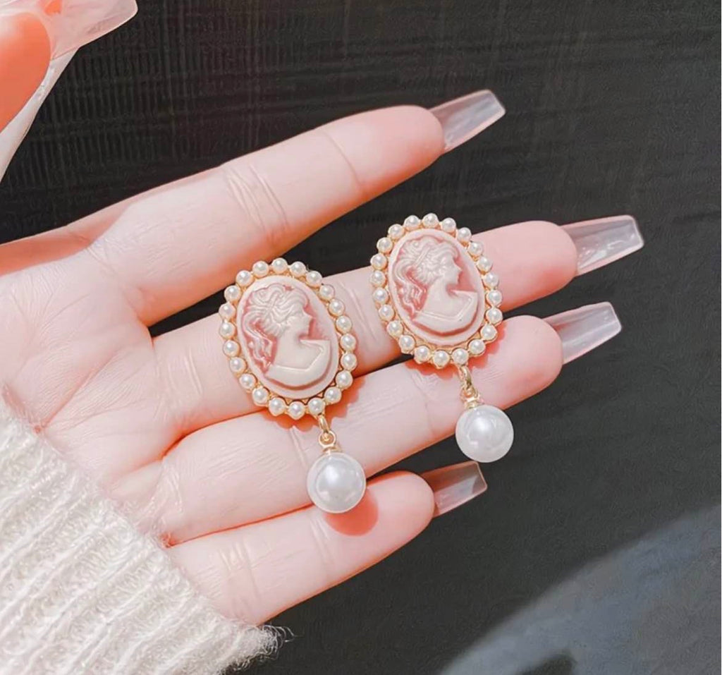 Vintage Royal Pearl Earrings