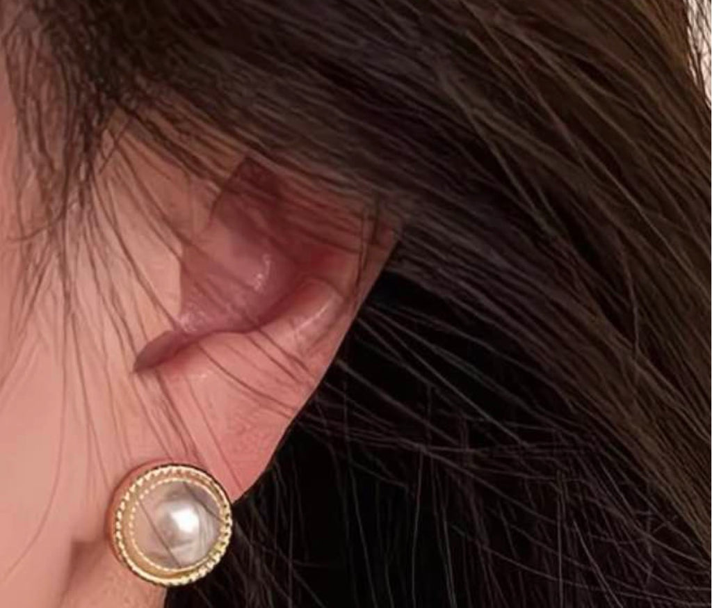 Royal Victoria Oval Pearl Earrings