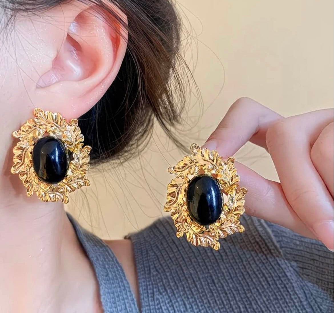 Midnight Laurel Medallions