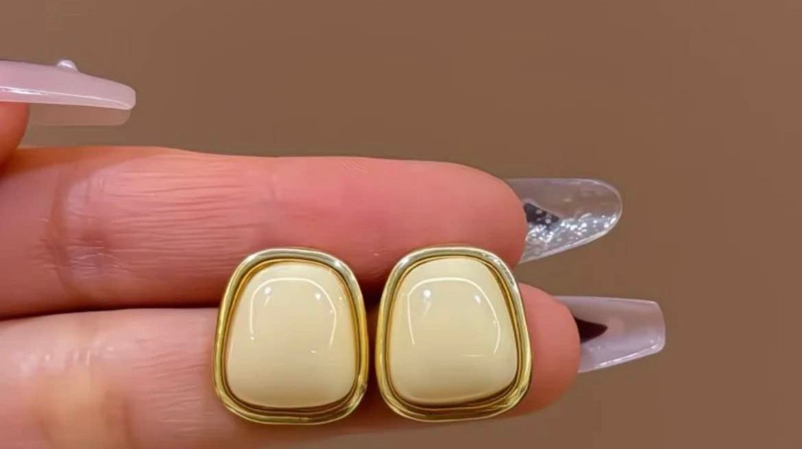 Vintage Buttercream Earrings