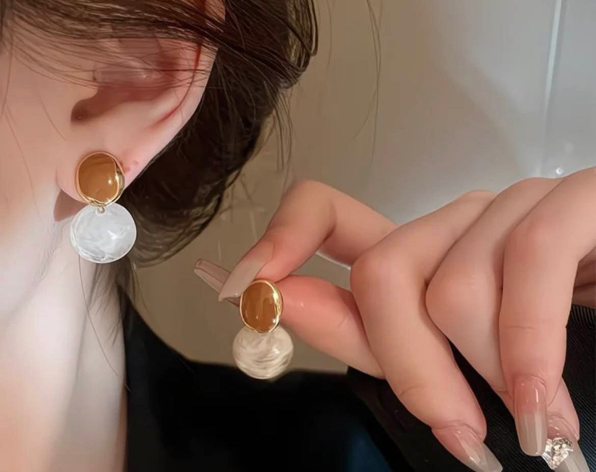 Caramel & Cream Orbit Earring