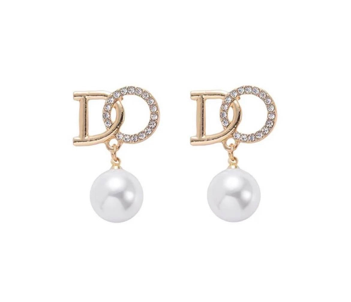 Iconic Letter Pearl Drop