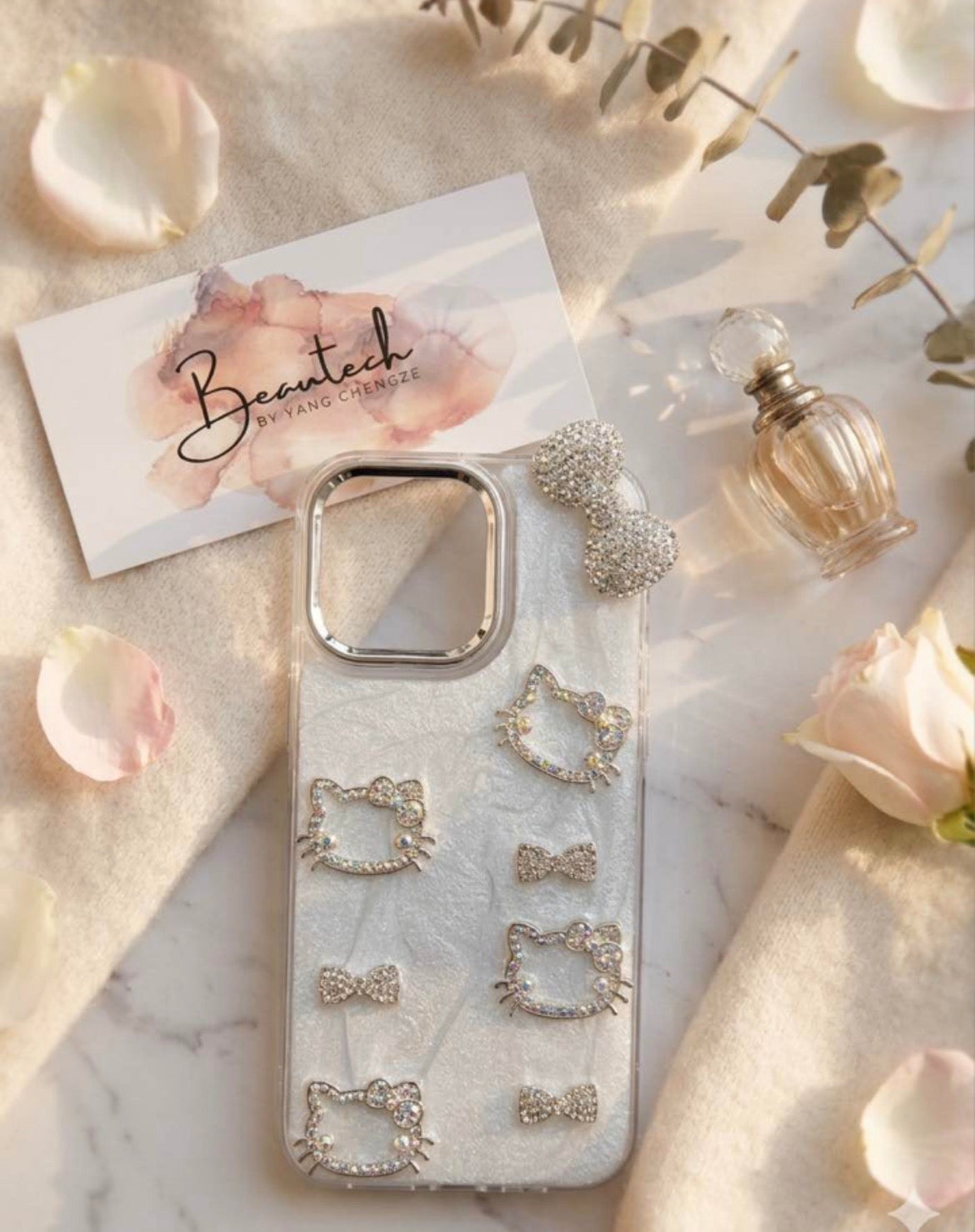 Hello-Kitty Crystal & Bow Case