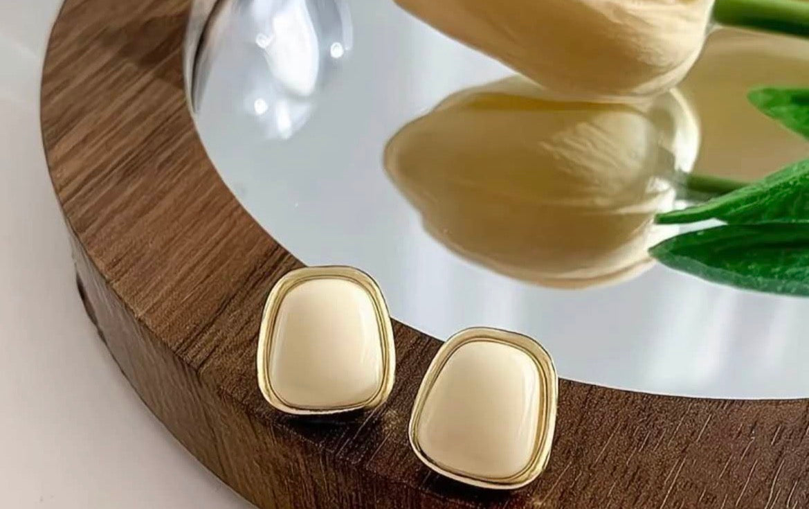 Vintage Buttercream Earrings