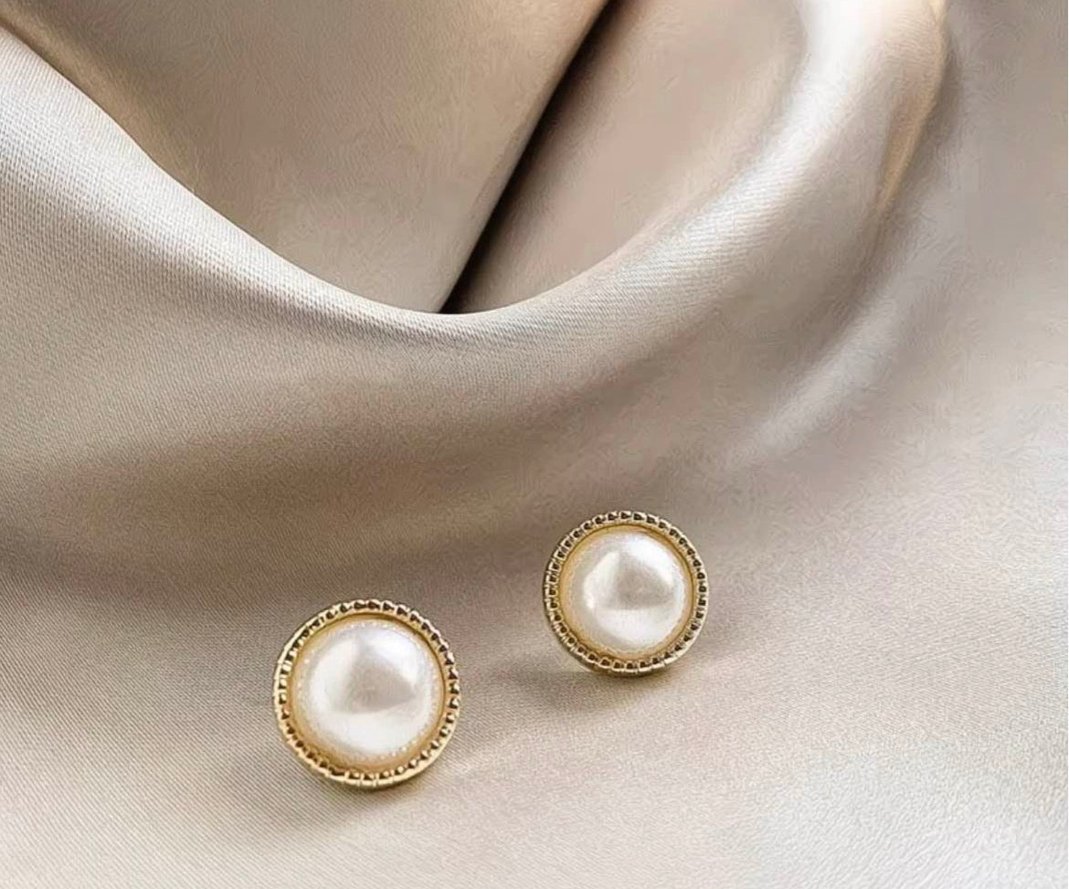Royal Victoria Oval Pearl Earrings