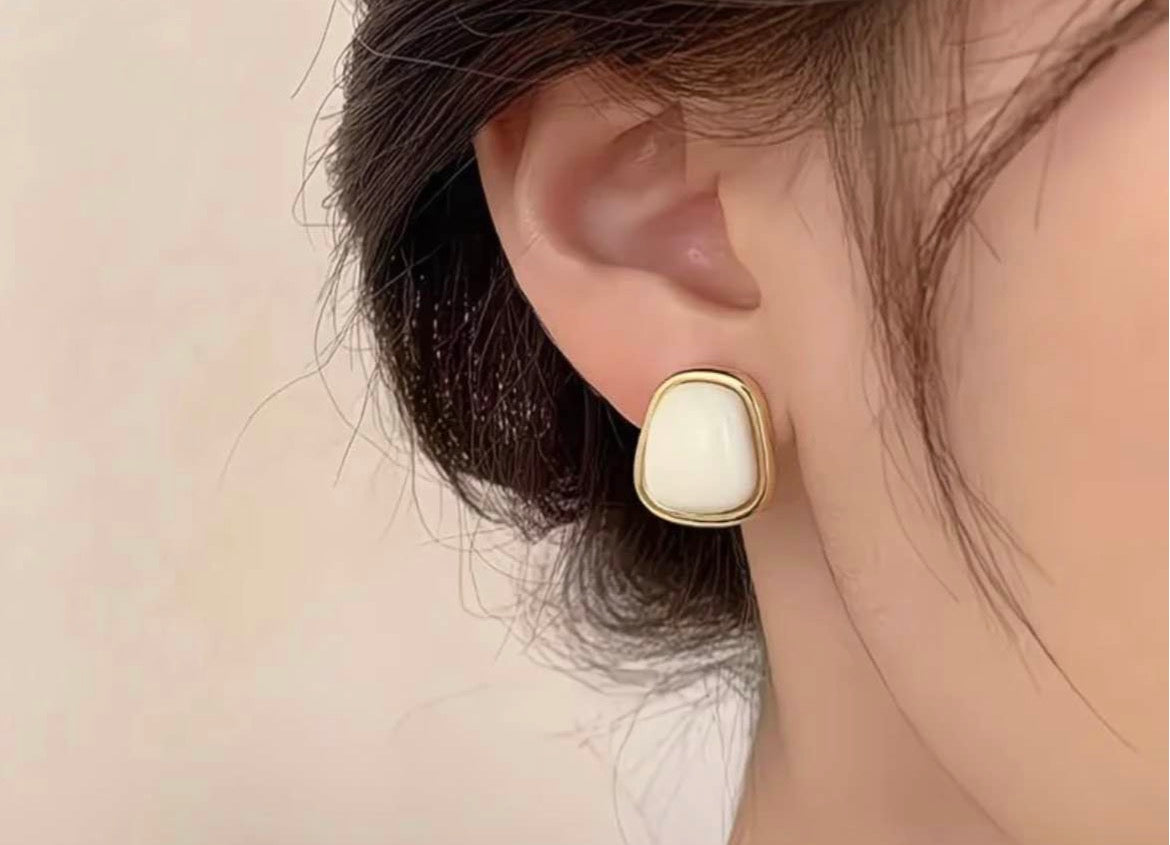 Vintage Buttercream Earrings