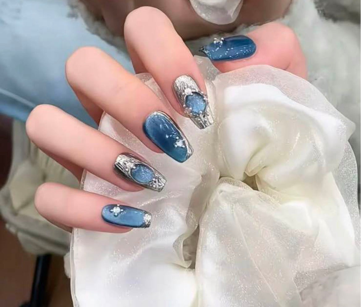 Silver Mist Cat-Eye Nails